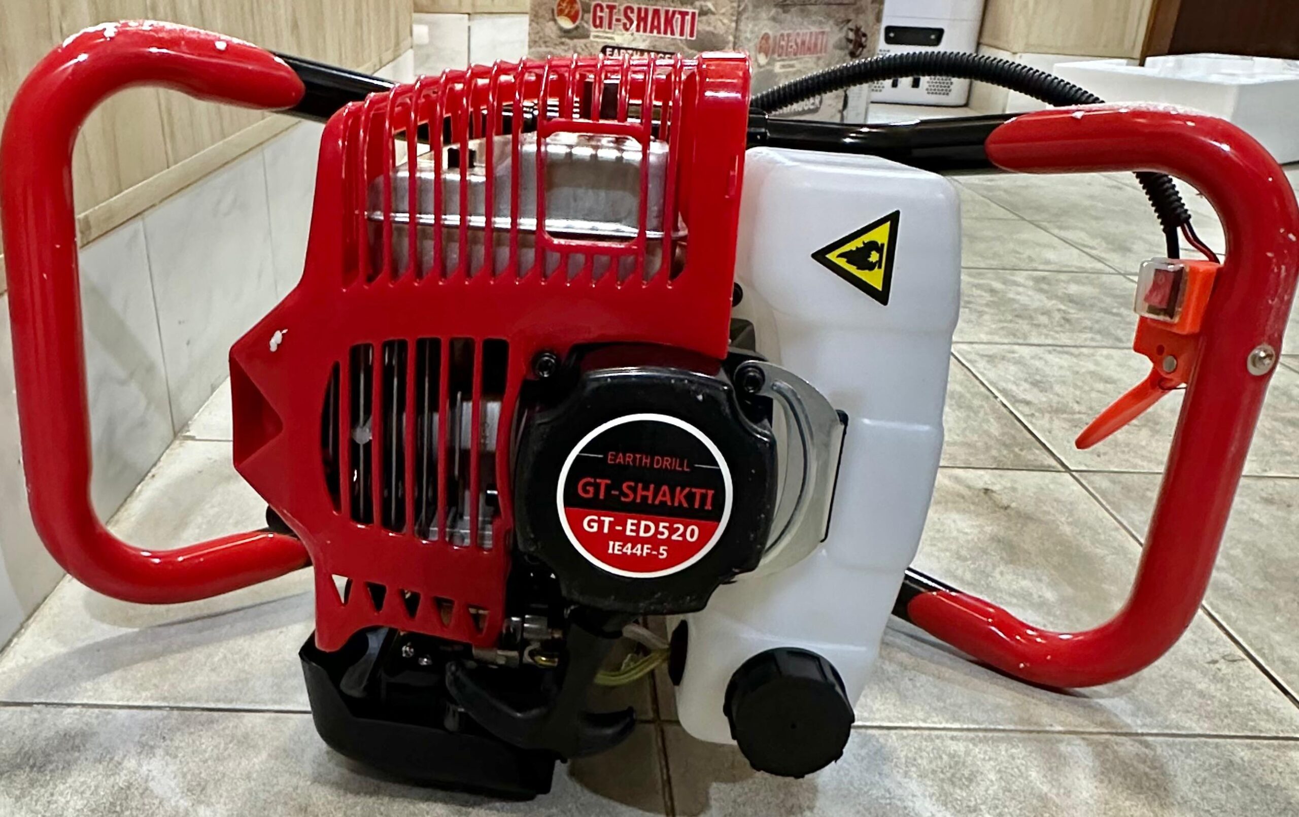 HED Earth Auger 63cc With 2 Auger Bit Free - Image 12